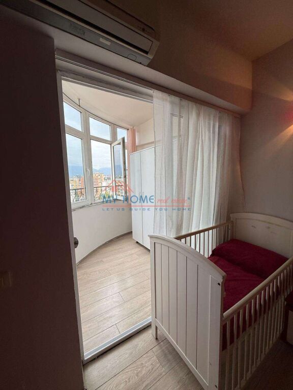 Apartament 2+1 ne shitje Komuna e Parisit ne Tirane