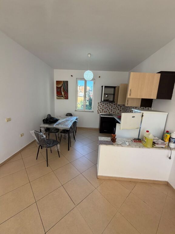 3+1+1 apartment for rent in Laprake 50,000 lekë