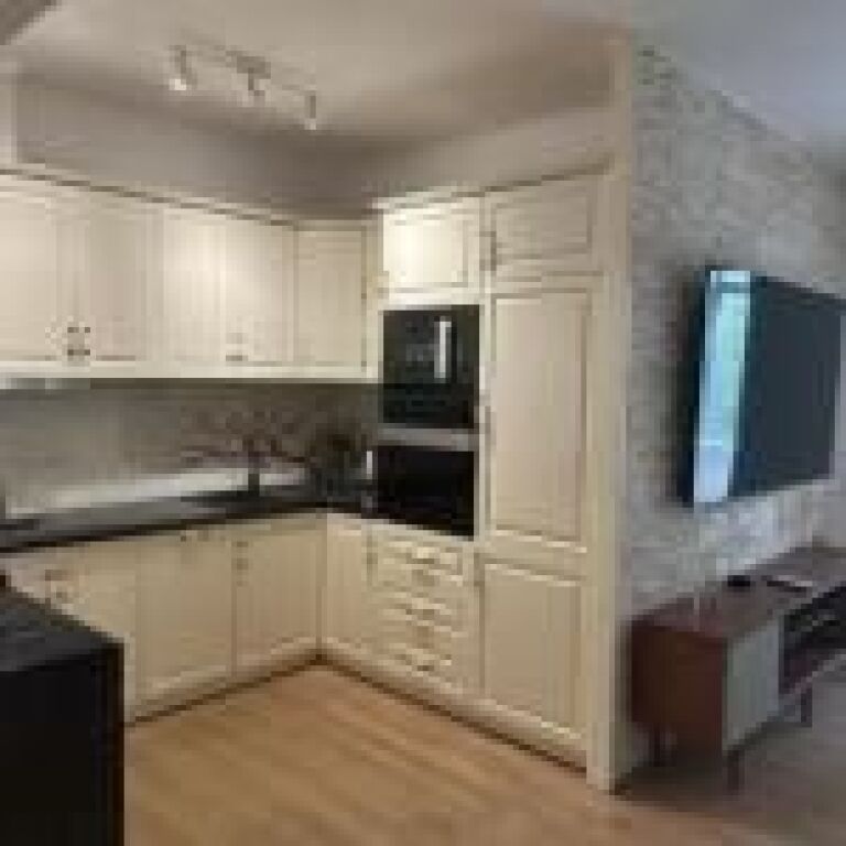 Apartament 2+1 i Mobiluar për Shitje pranë Square 21, Tiranë
