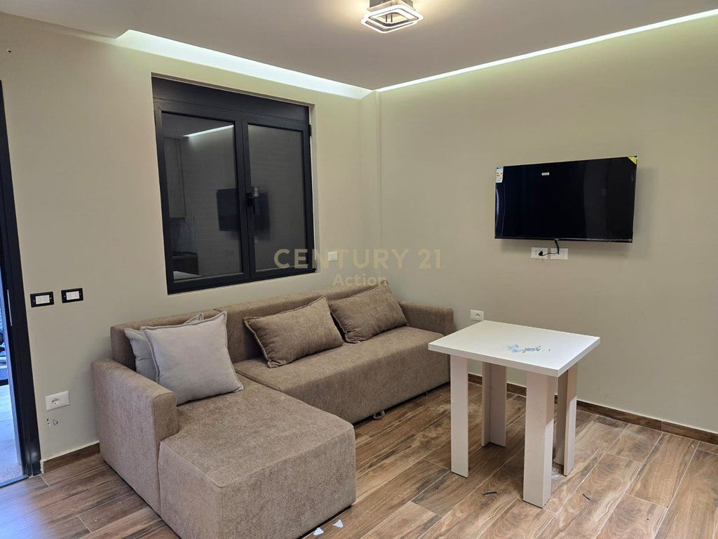 Vilë 3+3 Në Shitje në 21 Dhjetori, Rruga Muhamet Gjollesha, Tiranë - 1,570,000€ | 208 m² 1,570,000 €