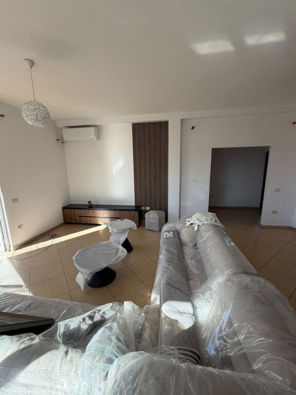 3+1+1 apartment for rent in Laprake 50,000 lekë