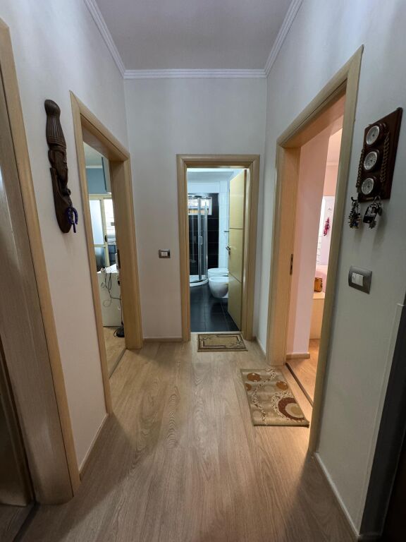 Shitet Apartament 2+1+2