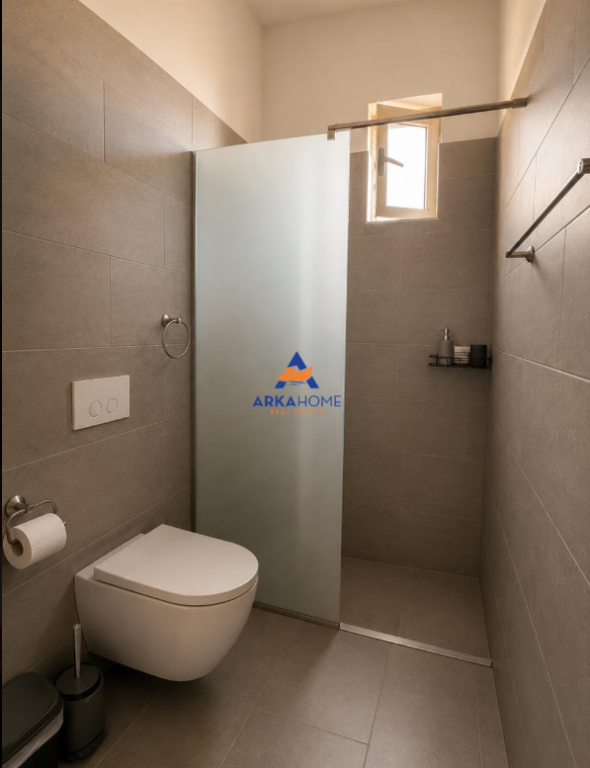 JEPET APARTAMENT ME QERA 1+1+BALLKON "ZOGU I ZI" 60.000 LEKE
