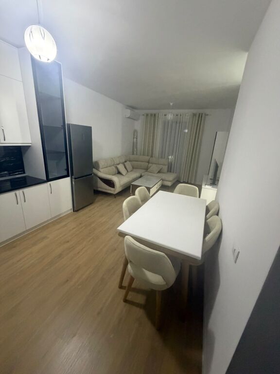🏡 APPARTAMENTO 2+1 IN AFFITTO A 5 MAJI!  📍 Posizione: Via 5 Maji, Tirana