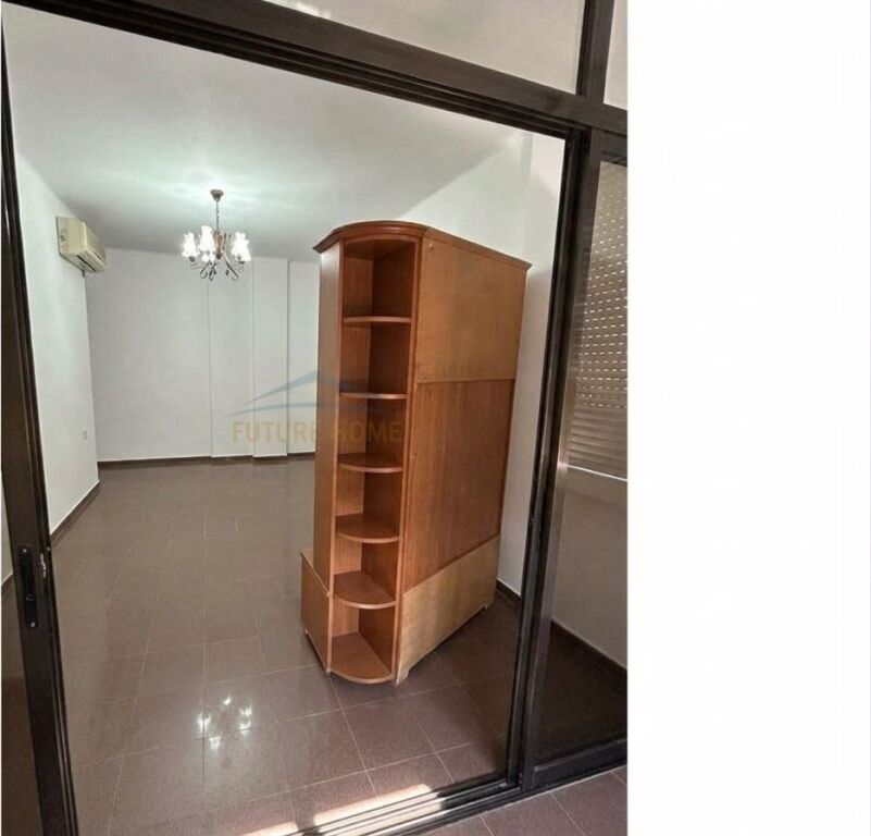 Qera, Ambient Biznesi, Rruga e Durresit, Tirane