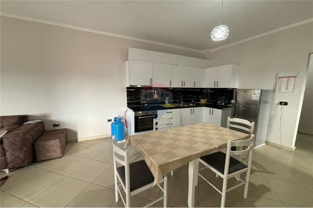 🏡 APARTAMENT 2+1+2 ME QIRA – COBO CENTER, VLORË!