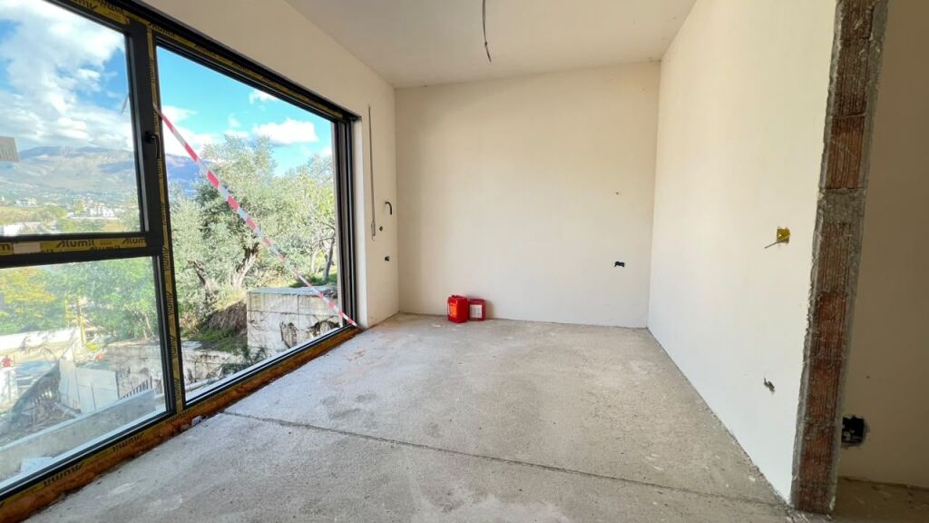 DUPLEX PËR SHITJE SWAN LAKE RESIDENCE