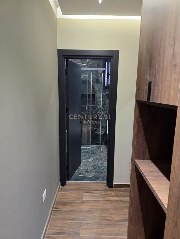 Vilë 3+3 Në Shitje në 21 Dhjetori, Rruga Muhamet Gjollesha, Tiranë - 1,570,000€ | 208 m² 1,570,000 €