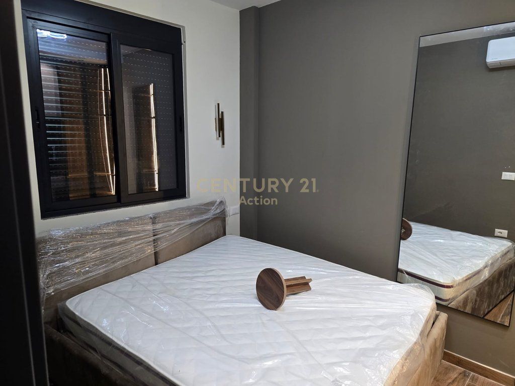 Vilë 3+3 Në Shitje në 21 Dhjetori, Rruga Muhamet Gjollesha, Tiranë - 1,570,000€ | 208 m² 1,570,000 €