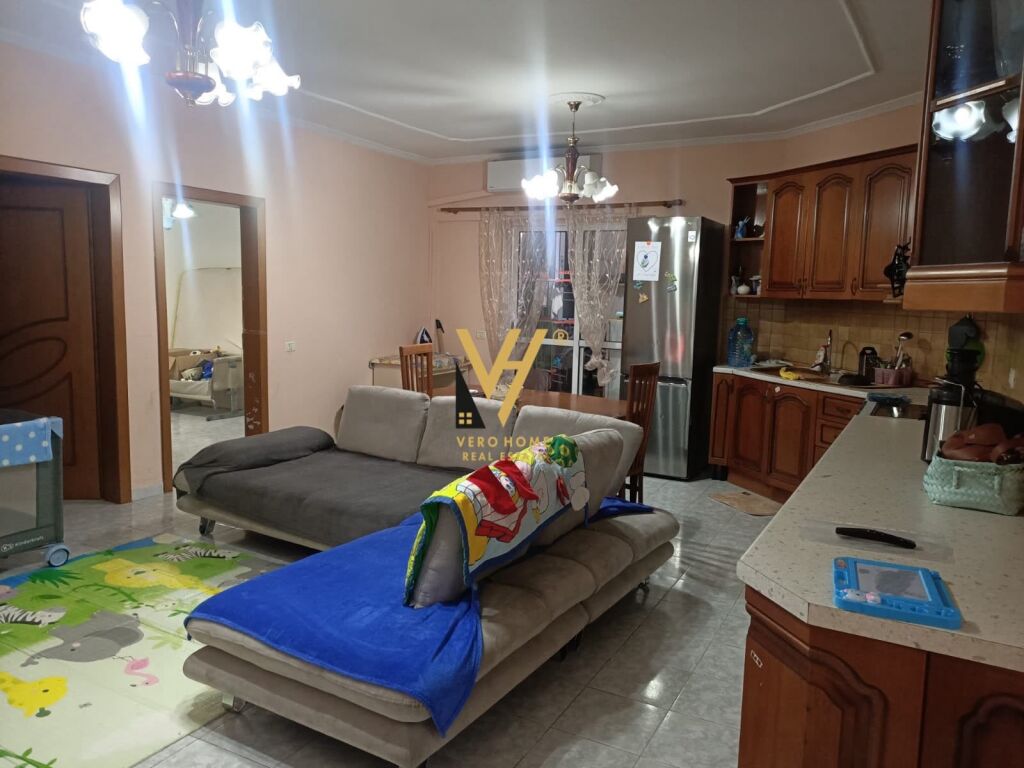 JEPET APARTAMENT 2+1 ME QIRA TE KOMUNA E PARISIT 650 EURO