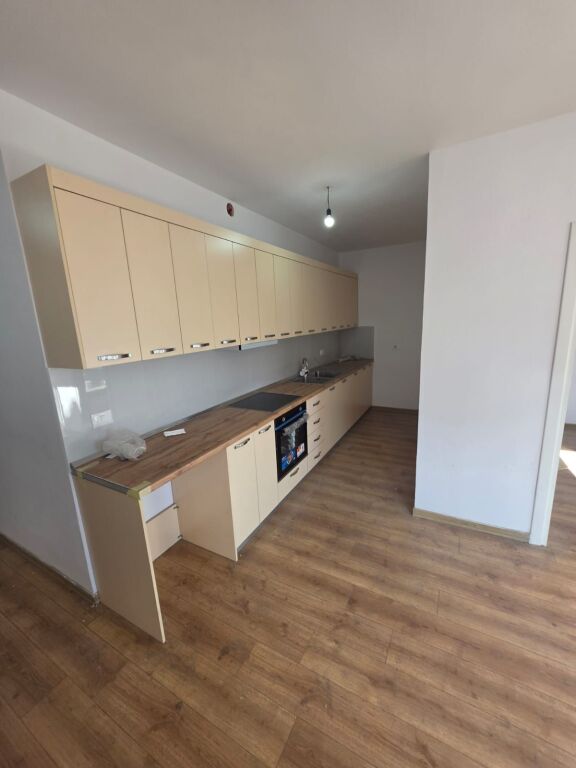 Appartamento 1+1 in affitto con balcone in via Dibra F ID 5828