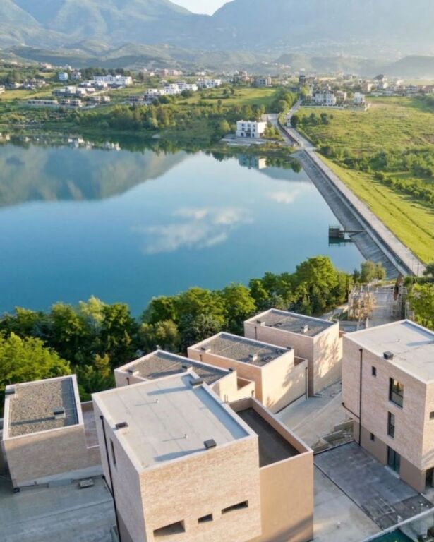 DUPLEX PËR SHITJE SWAN LAKE RESIDENCE