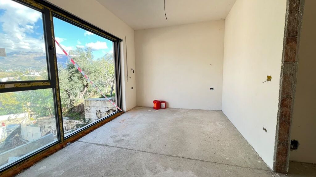 DUPLEX PËR SHITJE SWAN LAKE RESIDENCE