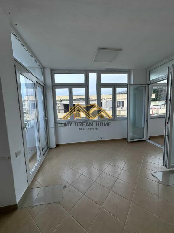 Shitet Apartament 2+1+2T tek Shkembi i Kavajes me pamje deti vija e dyte