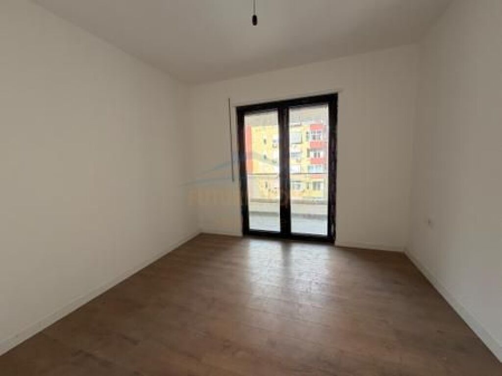  Shitet, Apartament 2+1+2, Komuna e Parisit, Tirane
