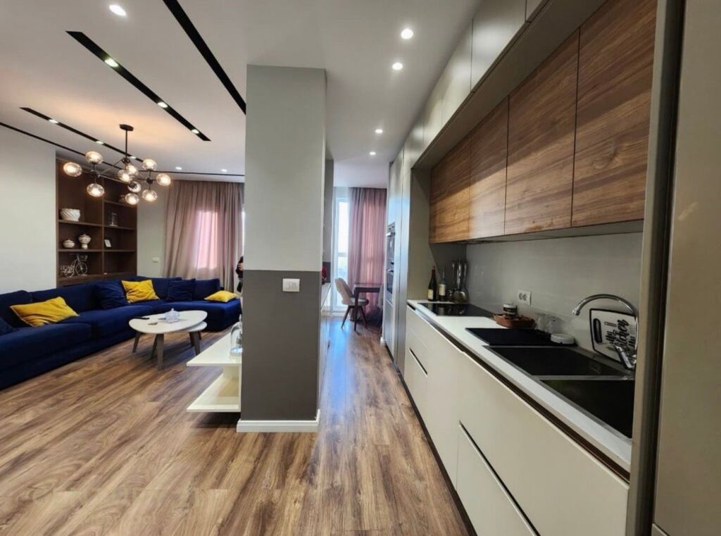 APARTAMENT 3+1+2 ME QIRA TEK RRUGA E BARRIKADAVE !