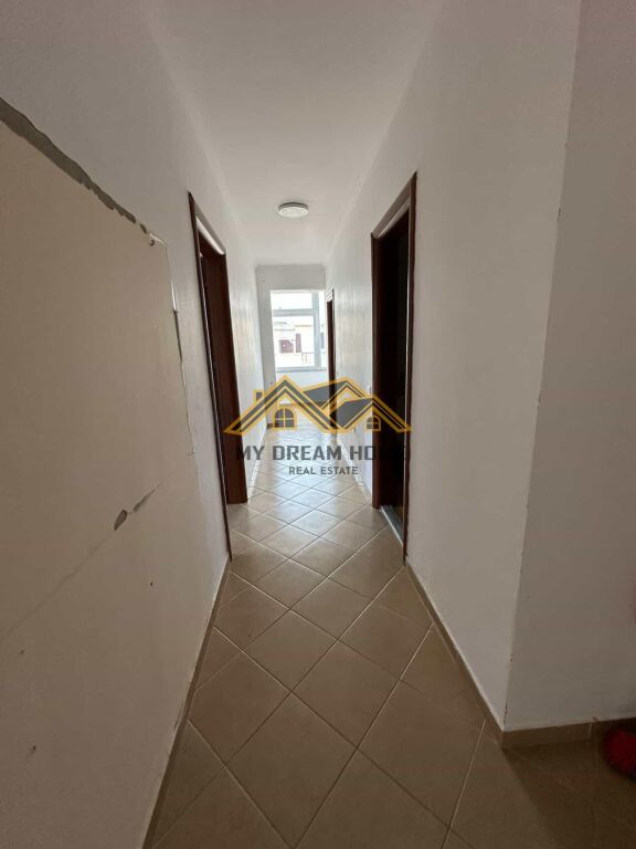 Shitet Apartament 2+1+2T tek Shkembi i Kavajes me pamje deti vija e dyte