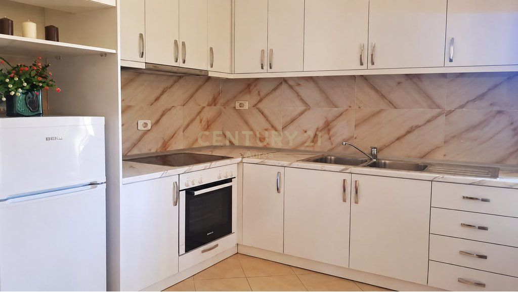 Jepet me qira apartament 2+1 pranë Gjykatës, Vlorë