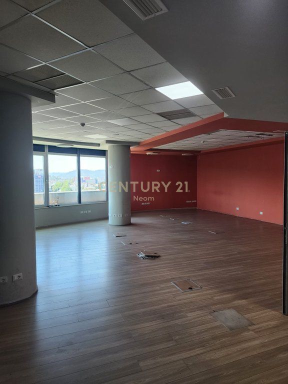 Ambient Komercial me Qira 230m2, Rruga e Kavajes