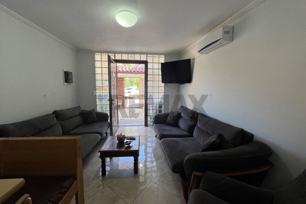🏡 VILË ME QIRA VJETORE – PËRBALLË MARINA BAY, VLORË!