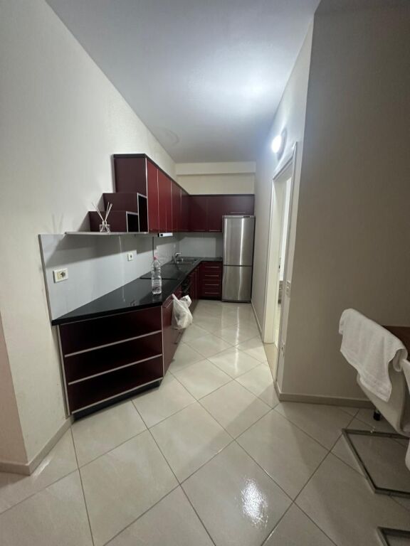  APARTAMENT 1+1 ME QERA – LUNGOMARE, VLORË
