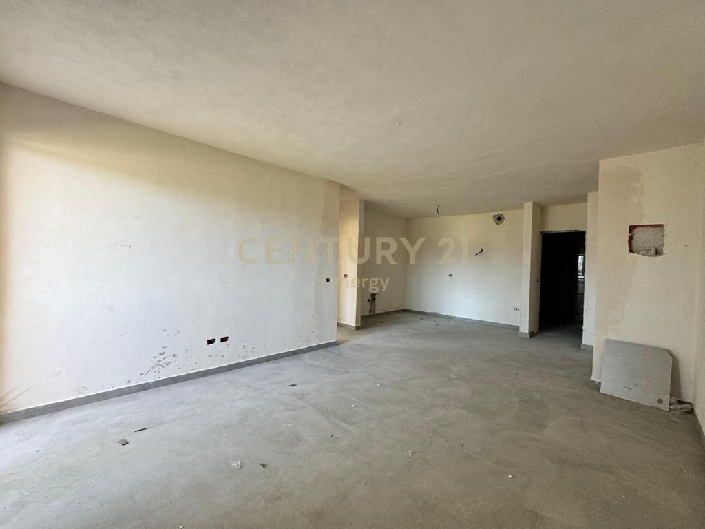 OCCASIONE 1000 EURO/M2-VENDESI APPARTAMENTO 2+1+2 A GOLEM