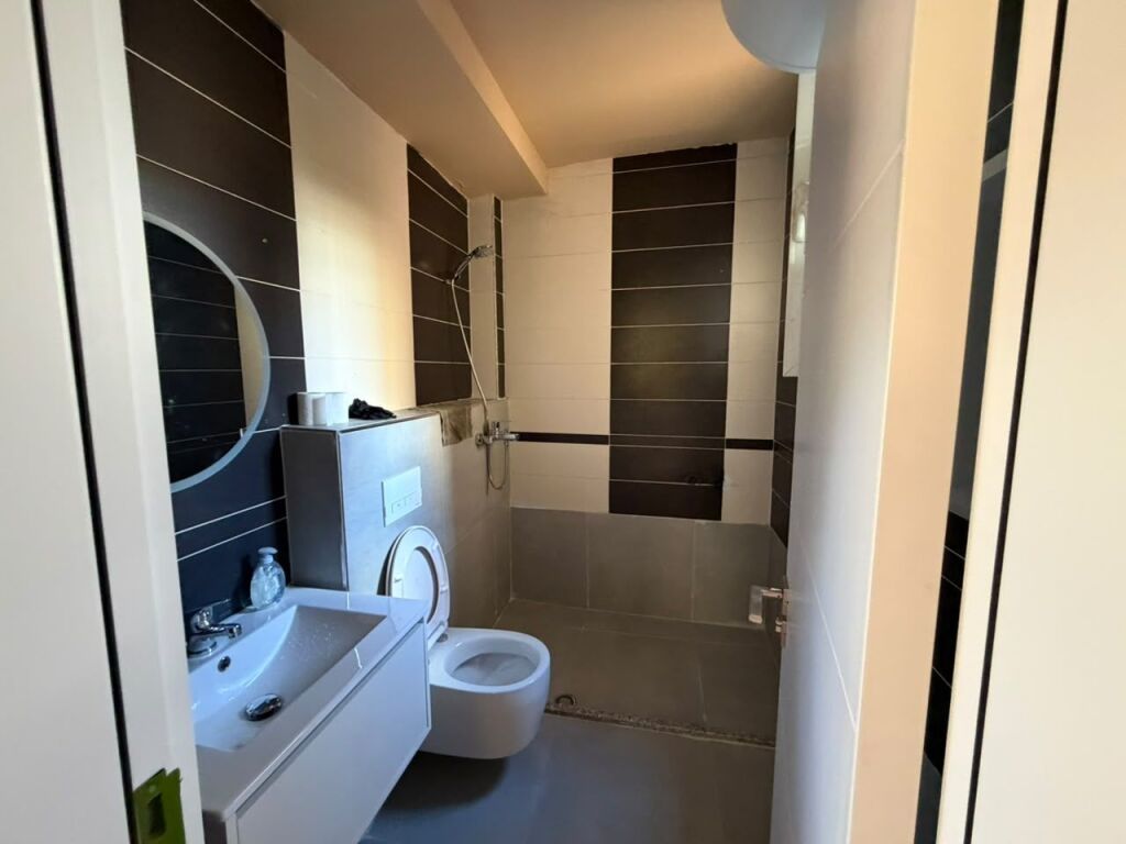📣 JEPET ME QIRA APARTAMENT 3+1 PËR ZYRA 📍 Vendndodhja: 21 Dhjetori, pas Mondial