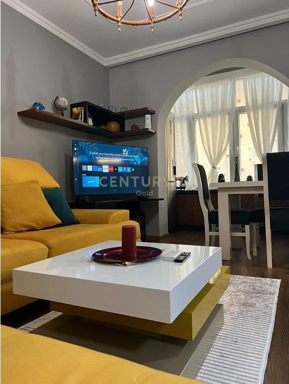APARTAMENT 1+1 PER QERA TEK RRUGA E DURRESIT 700 € /Muaj 65,000 Lekë /Muaj