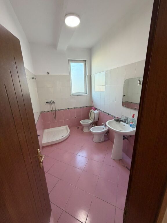 3+1+1 apartment for rent in Laprake 50,000 lekë