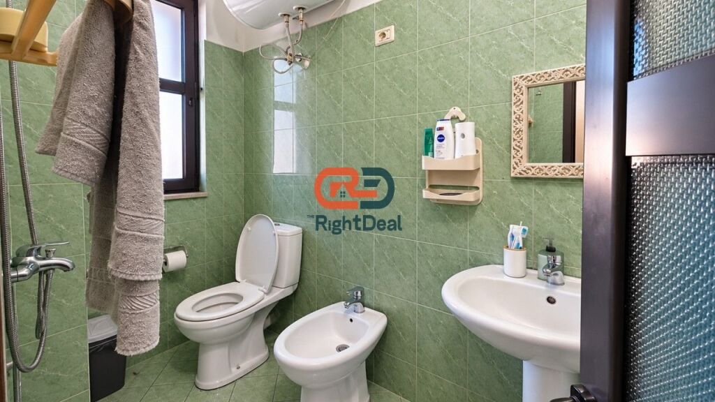 Tek 5 Maji, Mbrapa Concord Center, Jepet Me Qira Garsoniere Gati Per Banim !!!