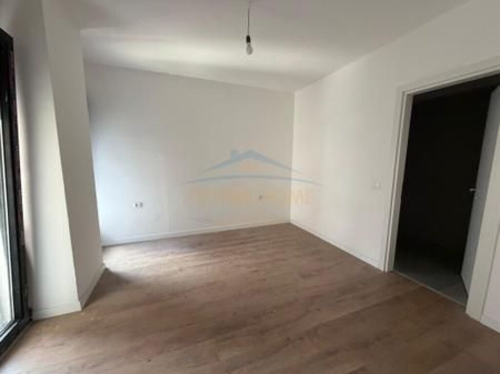  Shitet, Apartament 2+1+2, Komuna e Parisit, Tirane