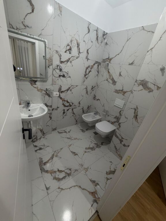🏡 APARTAMENT 2+1 ME QIRA NË ZONËN "5 MAJI"!