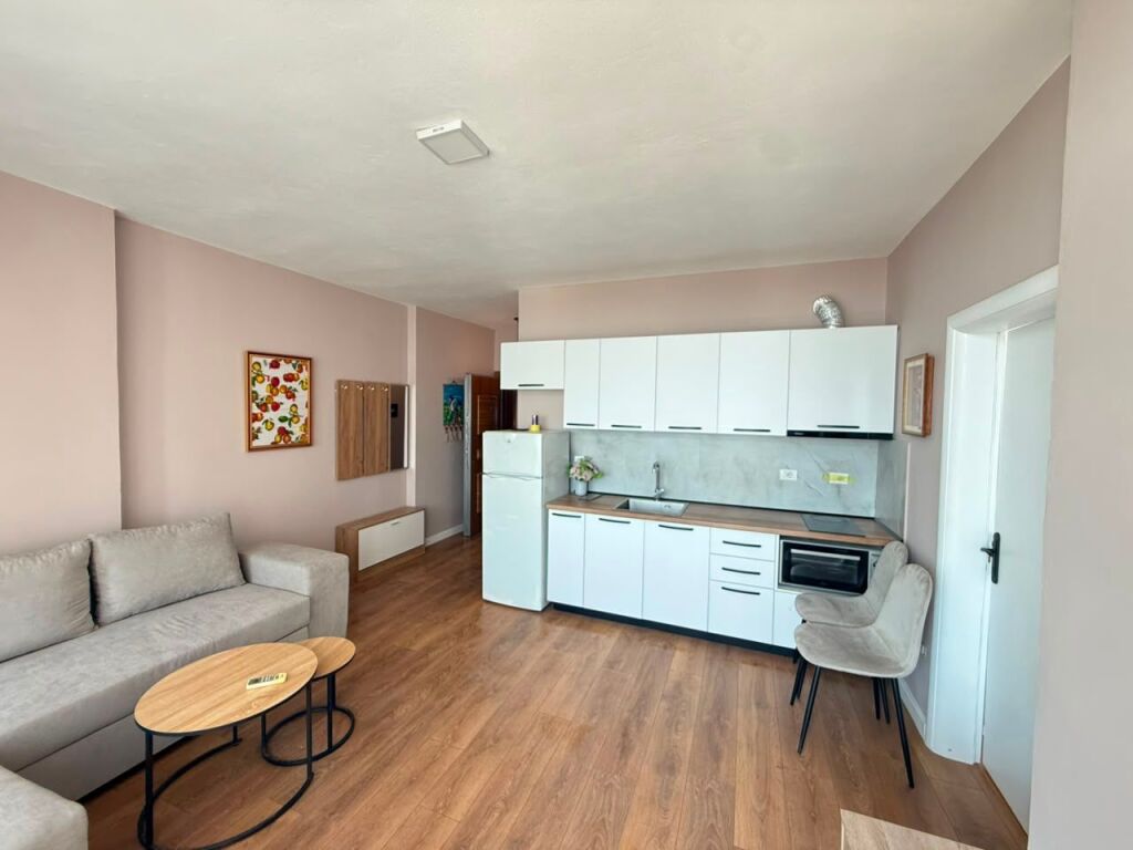 Shitet apartament 1+1 ne Shkembin e Kavajes