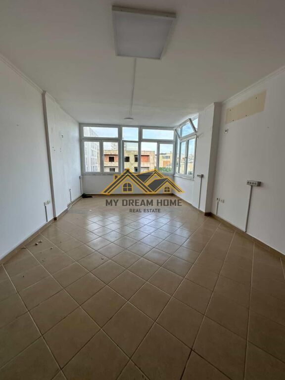 Shitet Apartament 2+1+2T tek Shkembi i Kavajes me pamje deti vija e dyte