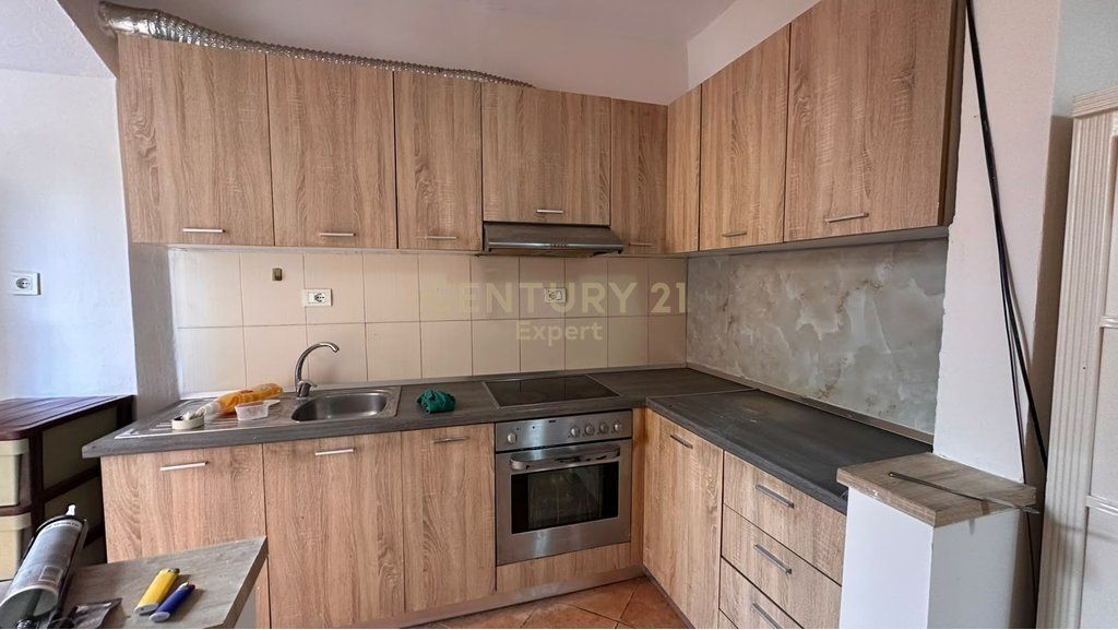 APARTAMENT 2+1 PER QIRA PRANE ISH-HIPOTEKES, TIRANE !!