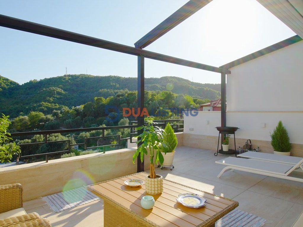 Duplex for sale at the Botanical Garden