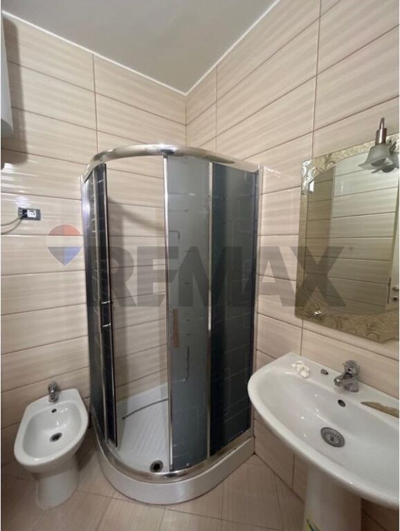 🏡 APARTAMENT 2+1 ME QIRA – PRANË JUMBO, VLORË!
