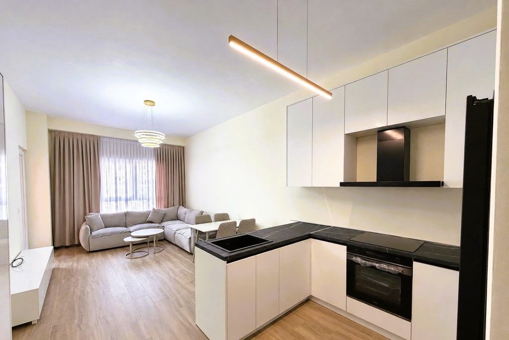 Per qira 1+1 +2 poste parkimi, Aura Kompleks, Laprake