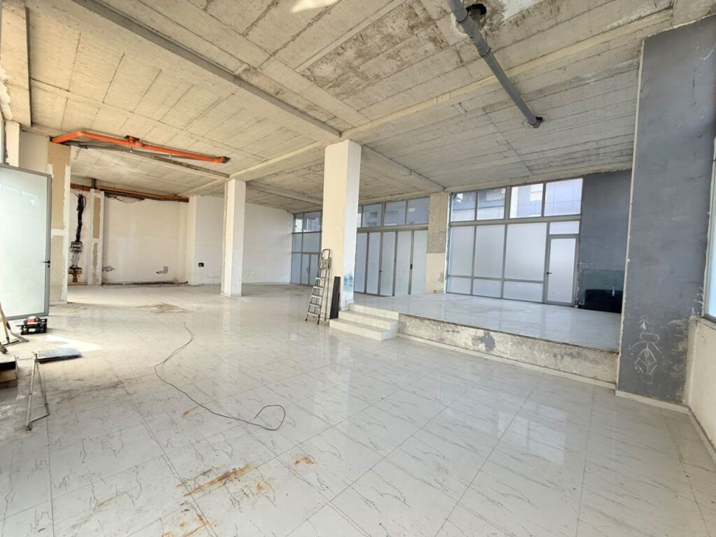 🏢 SHITET AMBIENT KOMERCIAL | PRANË LAKE VIEW – LIQENI I THATË
