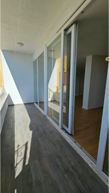 SHITET APARTAMENT 3+1+3 ME PAMJE DETI- NË ILIRIA, PLAZH!