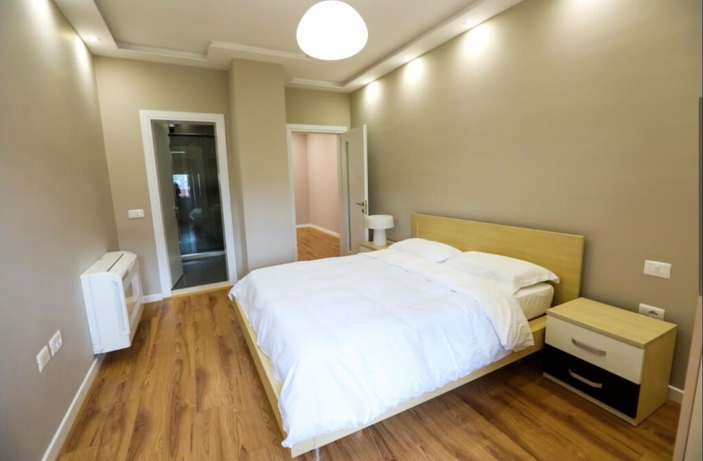 🏡 Jepet me qira apartament 2+1 – Rruga e Dibrës, pranë Selvisë
