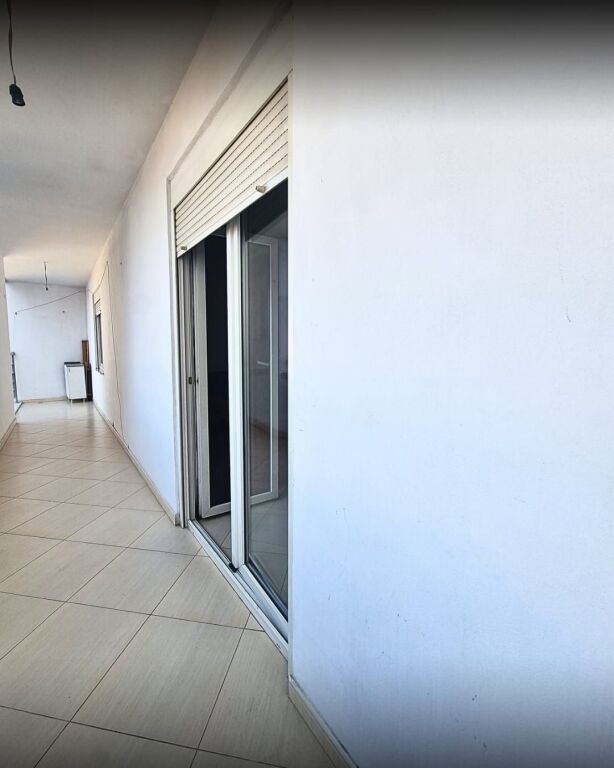 📣📍Super Lokacion. Prane fillimit te Don Boskos. 🔸️Shitet apartament 1+1 🏢Pallat i ri, me ashensor.