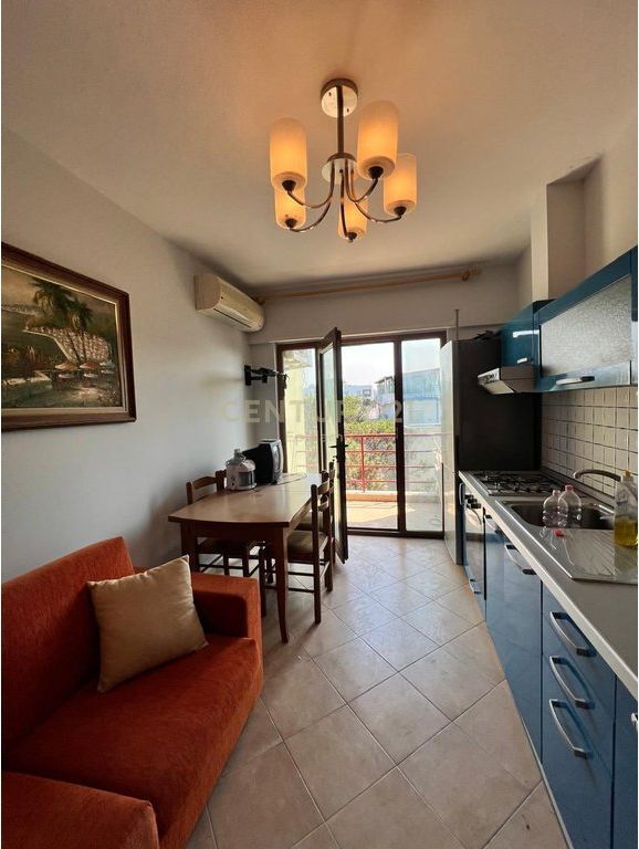 Shitet Apartament 3+1+2 ballkone , vije e pare bregdetare ne Malin e Robit!