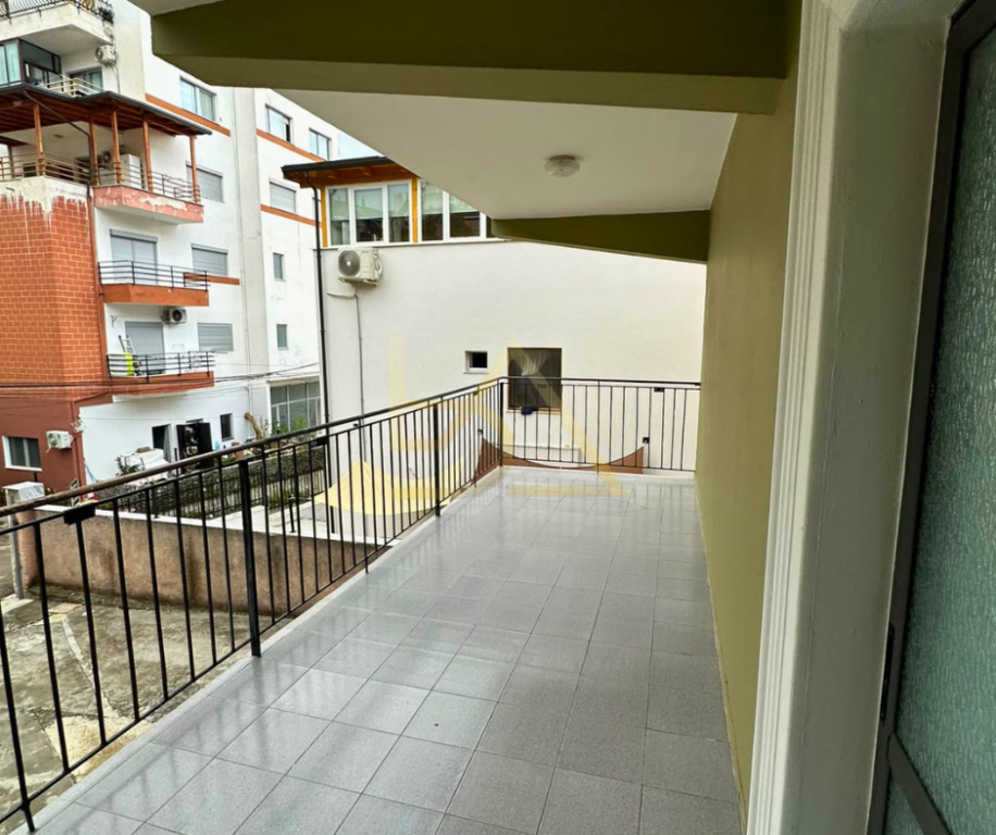 SHITET VILË 3-KATËSHE – FRESK, TIRANË