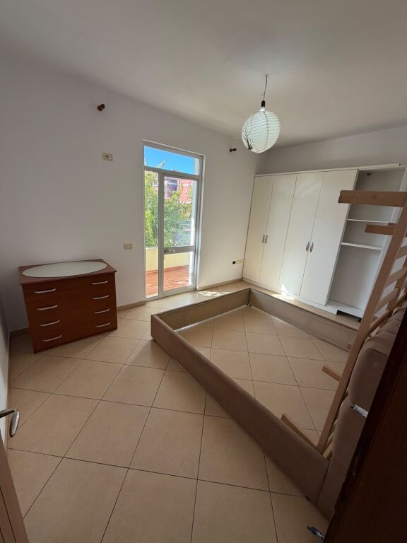 3+1+1 apartment for rent in Laprake 50,000 lekë