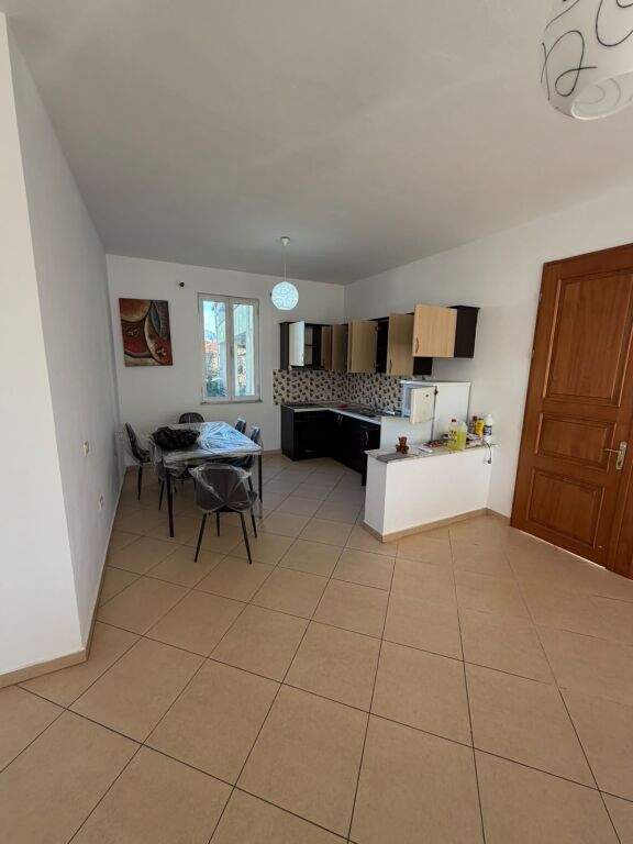 3+1+1 apartment for rent in Laprake 50,000 lekë