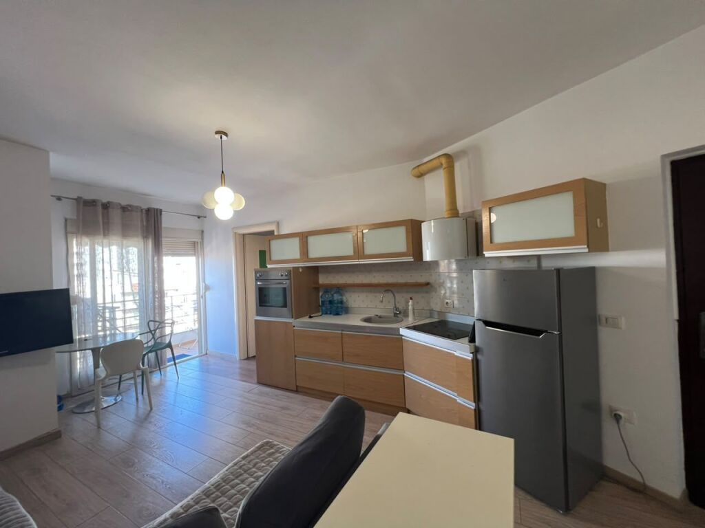 In Affitto – Appartamento 1+1 📍 A Komuna e Parisit, vicino al Kristal Center