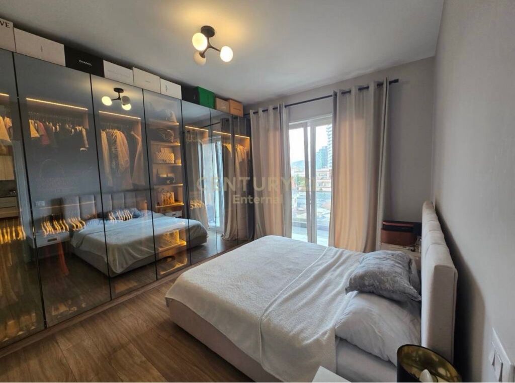 Apartament 1+1 + post parkimi ne Qender