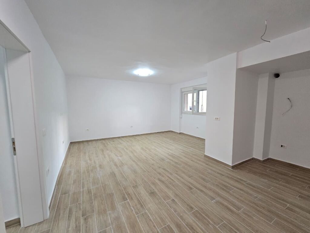 Affitto | Ambjent Biznesi | 21 Dhjetori, Inxhinieria e Ndertimit | 1000 €/mese