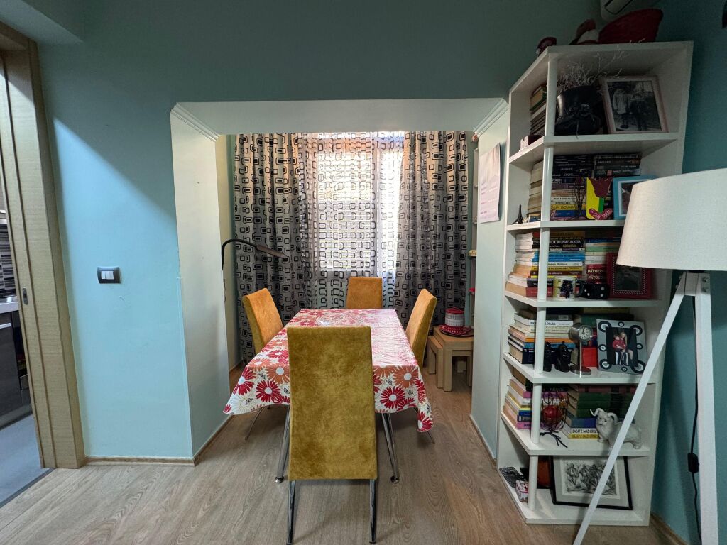 Shitet Apartament 2+1+2